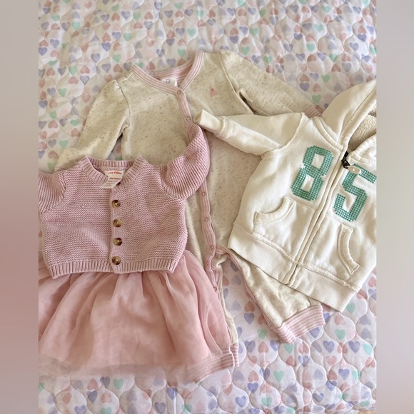 A lot of baby girl clothes , from 0-9 months. Like New - Picture 1 of 8